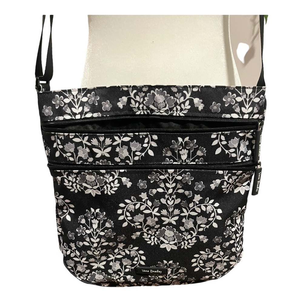 Vera Bradley cross body bag.  new. - perfect condition.